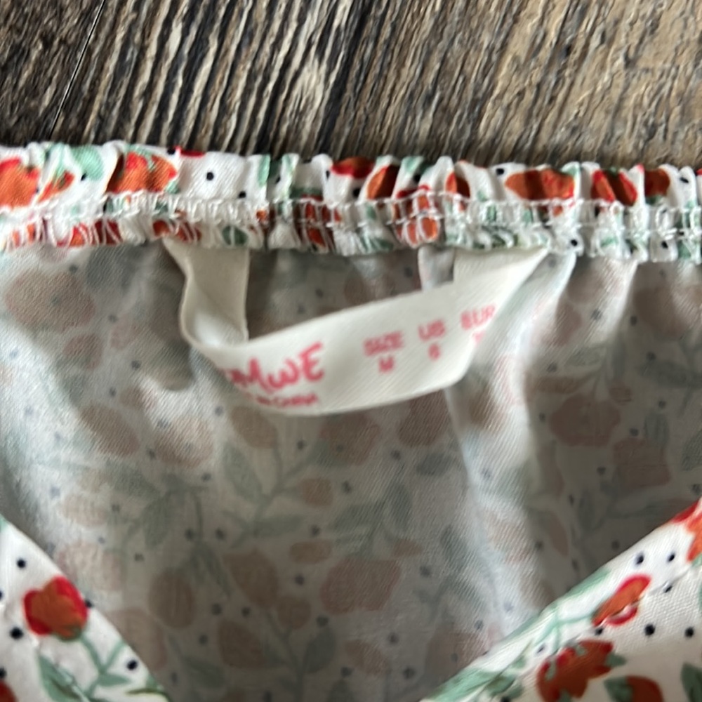 Floral Romwe Top Size Medium - Picture 2 of 2